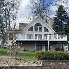 BH3 - Lakefront Chalet on West Canadian Lake