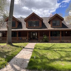 DAL - Large Log Cabin on Finger Lake