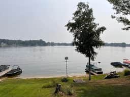 C41 Beautiful Chalet cottage on West Canadian Lake - Image 2