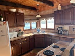 C41 Beautiful Chalet cottage on West Canadian Lake - Image 5