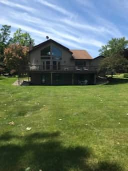 D40 Very spacious home on East Canadian Lake - Image 2