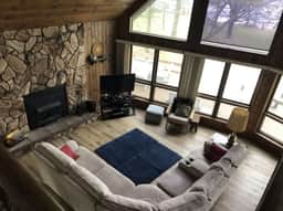 V60 Lakefront Chalet on Main Canadian Lake - Image 5