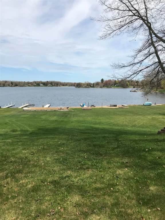 B45 Large Lakefront 4 bedroom on Main Canadian - Image 2