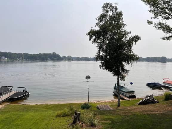 C41 Beautiful Chalet cottage on West Canadian Lake - Image 2
