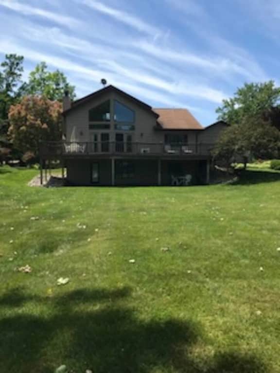D40 Very spacious home on East Canadian Lake - Image 2