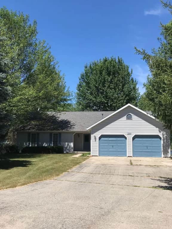 SELL Cute ranch lakefront on Far West Canadian - Image 2