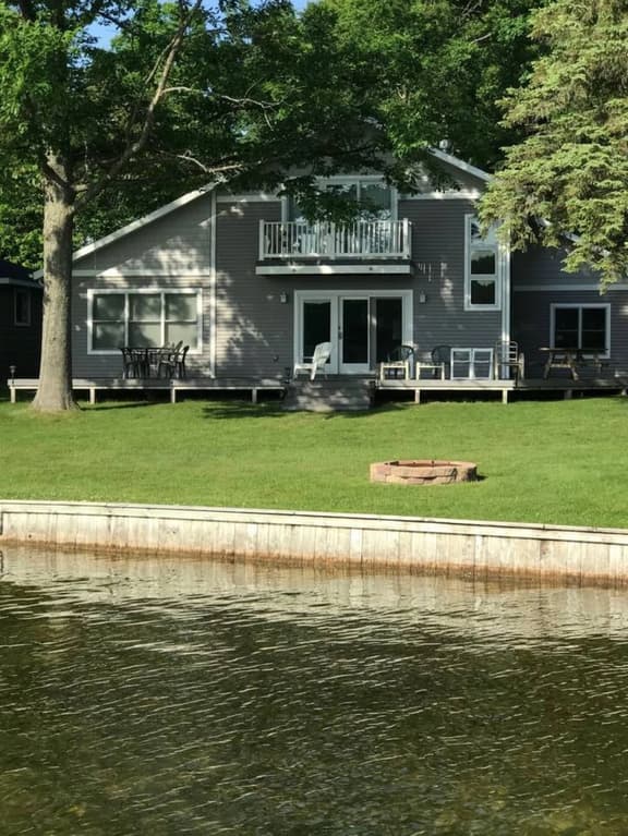 A68 Lakefront 4+ bedroom on Main Canadian - Image 1