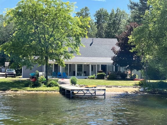 W82 Lakefront cottage on Main Canadian Lake - Image 1